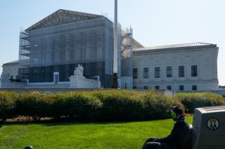 La Cour suprême américaine limite les pouvoirs des juges à suspendre des décisions de l'exécutif (archives). KEYSTONE/EPA/AARON SCHWARTZ